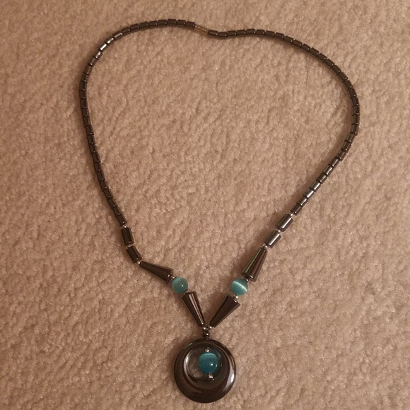 Metallic and blue costume necklace - Picture 1 of 3